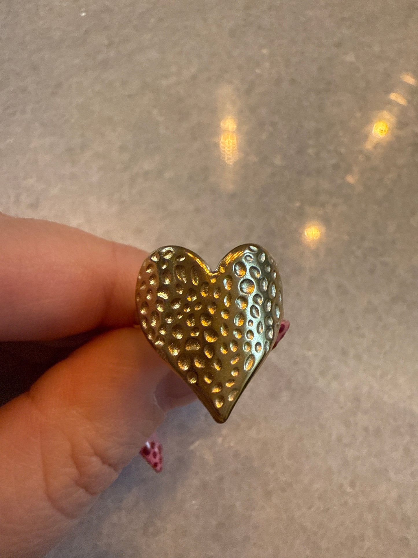 Ring dotted hart goud