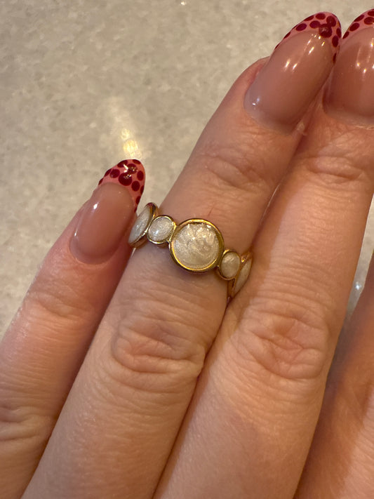 Ring circle with goud