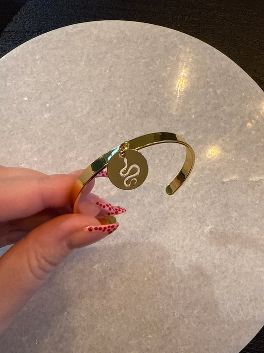 Bangle snake pendant goud