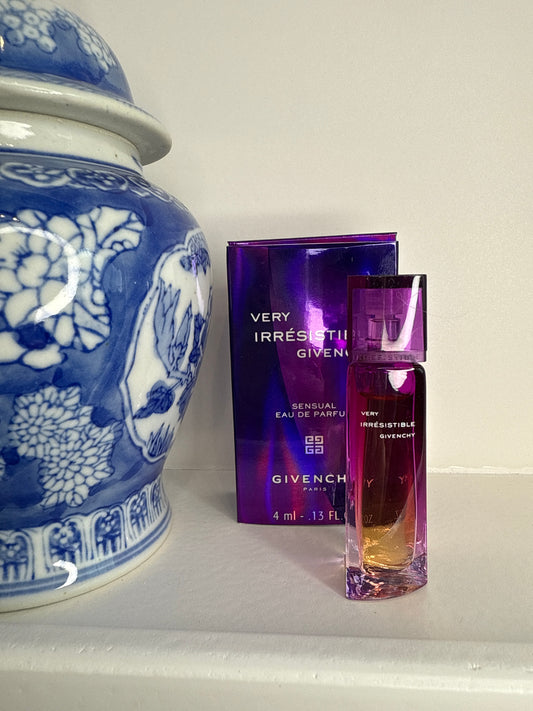 Givenchy very Irresistible sensual EDP 4ml
