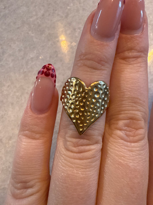 Ring dotted hart goud