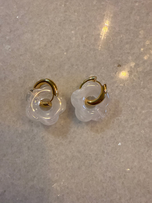 Oorbel bloem wit goud